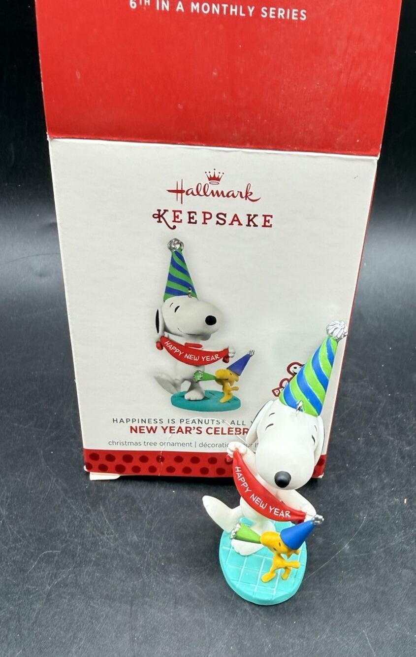 Hallmark Ornament New Year’s Celebration Happiness is Peanuts All Year Long 48D